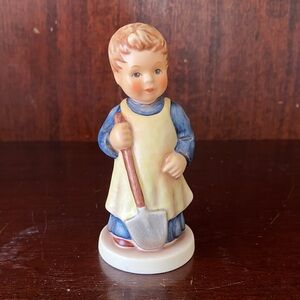 Goebel Hummel Club Figurine “Garden Treasures” 1998-99